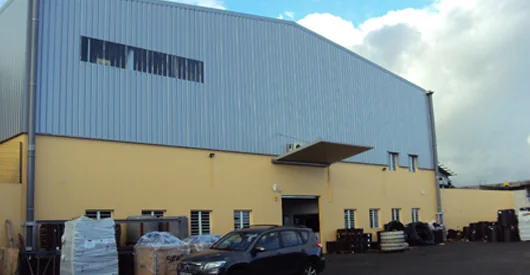 Le dépôt SOPSAR de Saint-Pierre, en zone industrielle